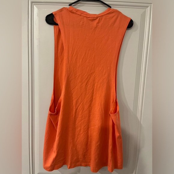 XL GymShark Tank - Picture 3 of 3